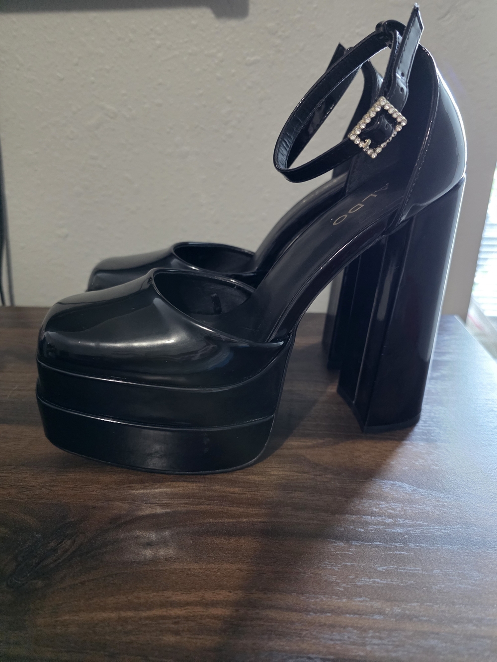 Black Patent Platform Ankle-Strap Pumps Size 7 - Picture 3 of 9
